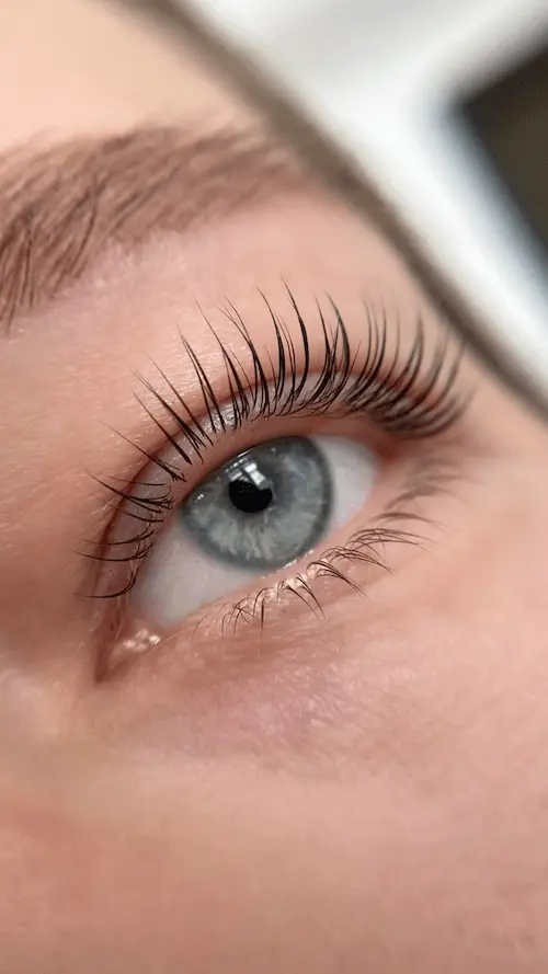 LASH LIFTING Olomouc - <i>Lash lifting je ideální volbou pro ženy, které … Sky Room Olomouc
