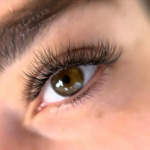 PRODLUŽOVÁNÍ ŘAS VOLUME Olomouc - <i>Volume prodloužení řas je technika určená pro ženy, … Sky Room Olomouc